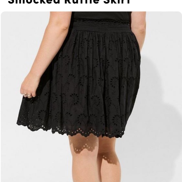 ** SOLD ** Torrid Mini Embroidered Cotton Smocked Riffle Skirt - Picture 4 of 6